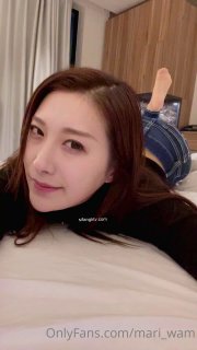 息子ほど年の離れたバイト先の男子学生達と一泊二日の温泉旅行に来たHcup巨乳パート主婦は優しく